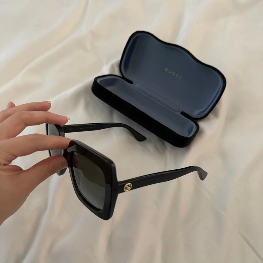 Gucci Dark Square Sunglasses - Picture 4 of 4